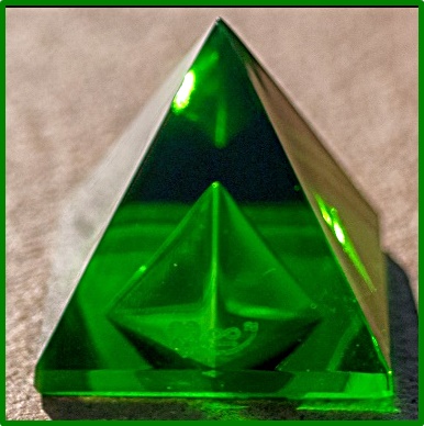 Tachyon Pirámide Verde 40mm