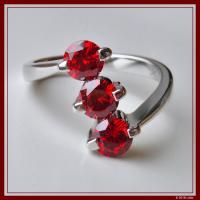 Anillo Litios diamante La gracia eterna de Venus rojos Tamaño 6: 16 mm.