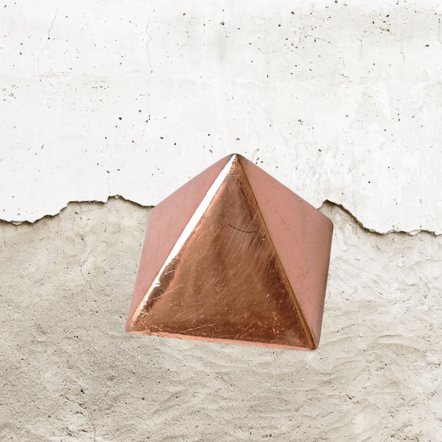 Pirámide de cobre 209