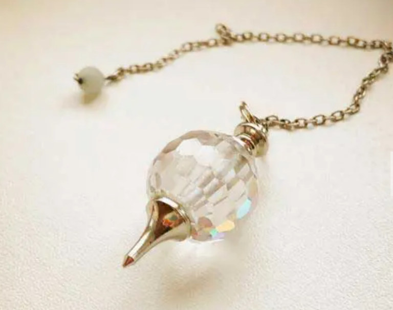 Péndulo Sol de Diamante con cadena plateada litios 49ds